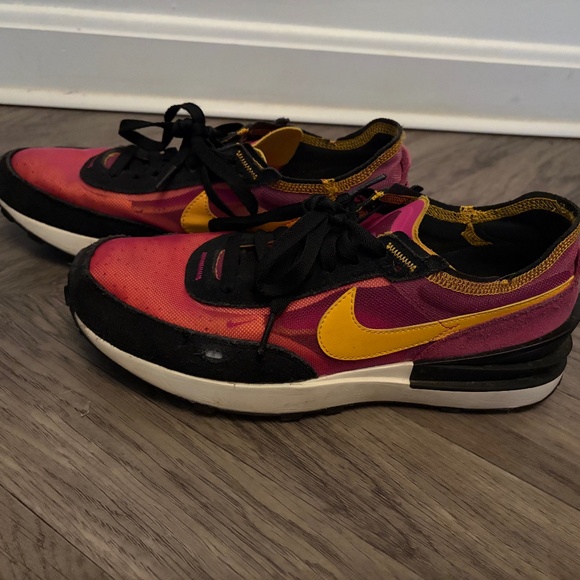 Nike Waffle 1 Women's Active Fuchsia/Black /Gold (9.5M) - Picture 1 of 4